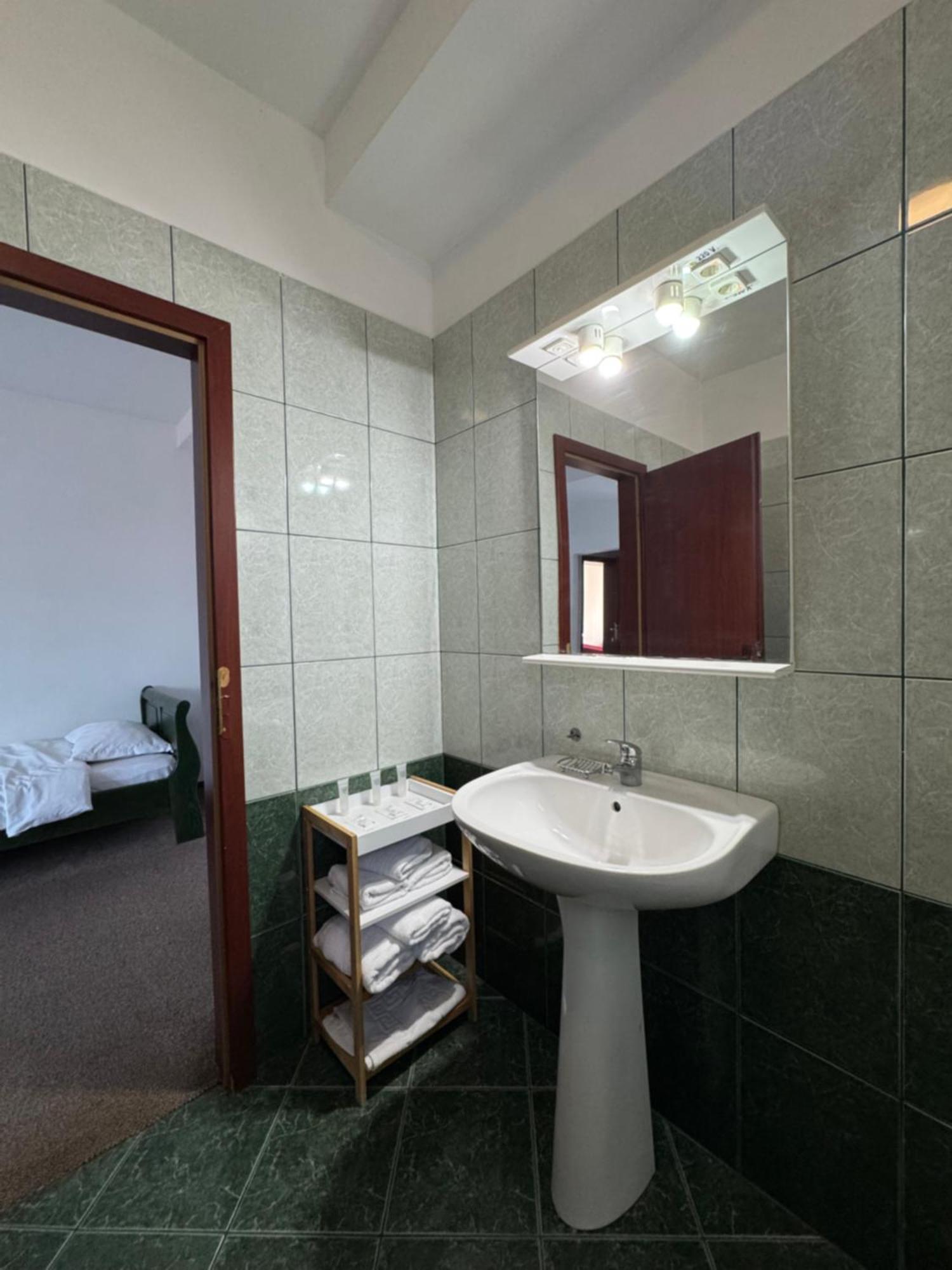 Pensiune Montana Curtea de Argeş Extérieur photo