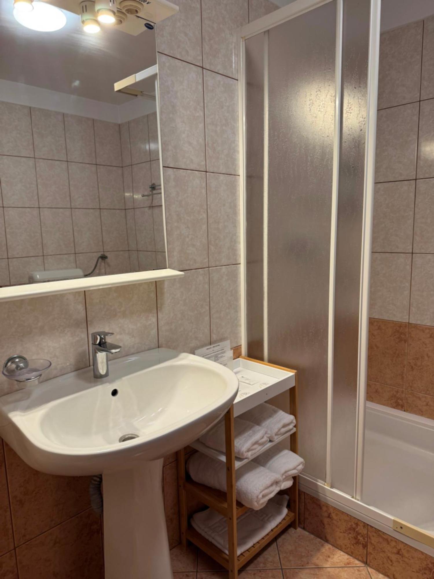 Pensiune Montana Curtea de Argeş Extérieur photo