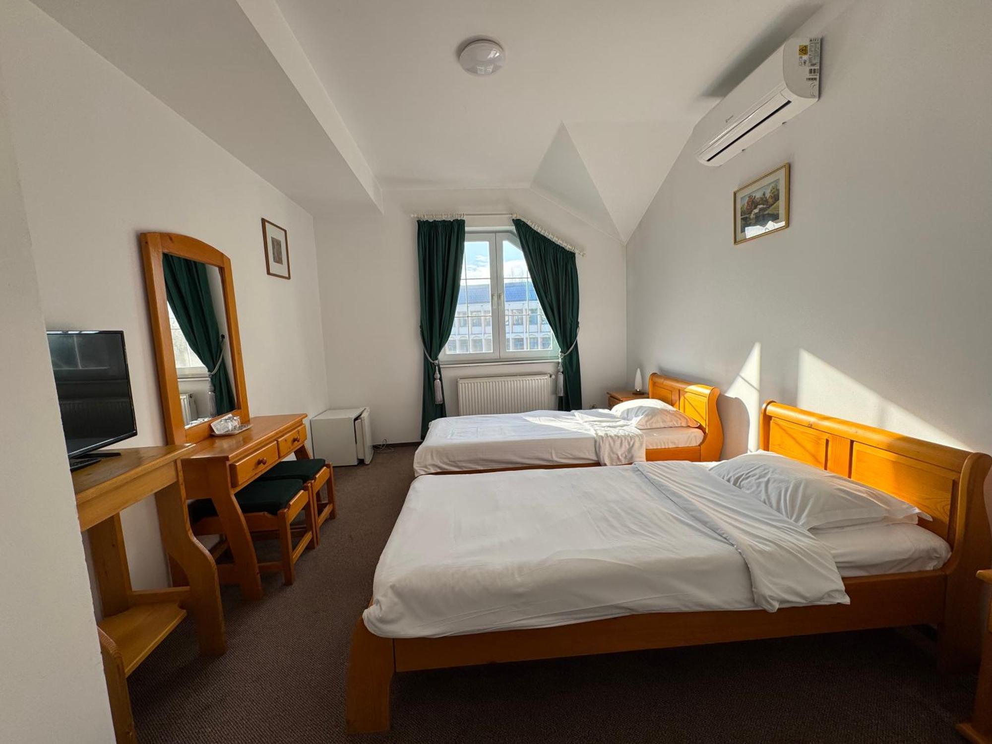Pensiune Montana Curtea de Argeş Extérieur photo